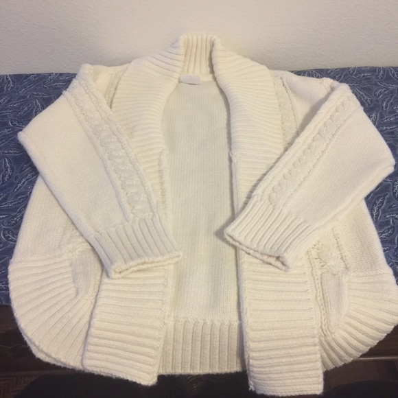 LIKE NEW ——>GAP Cream Sweater<———